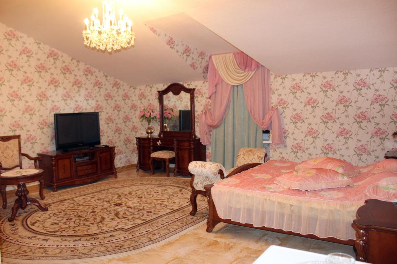 Ceasar Hotel Mykolajiv Buitenkant foto