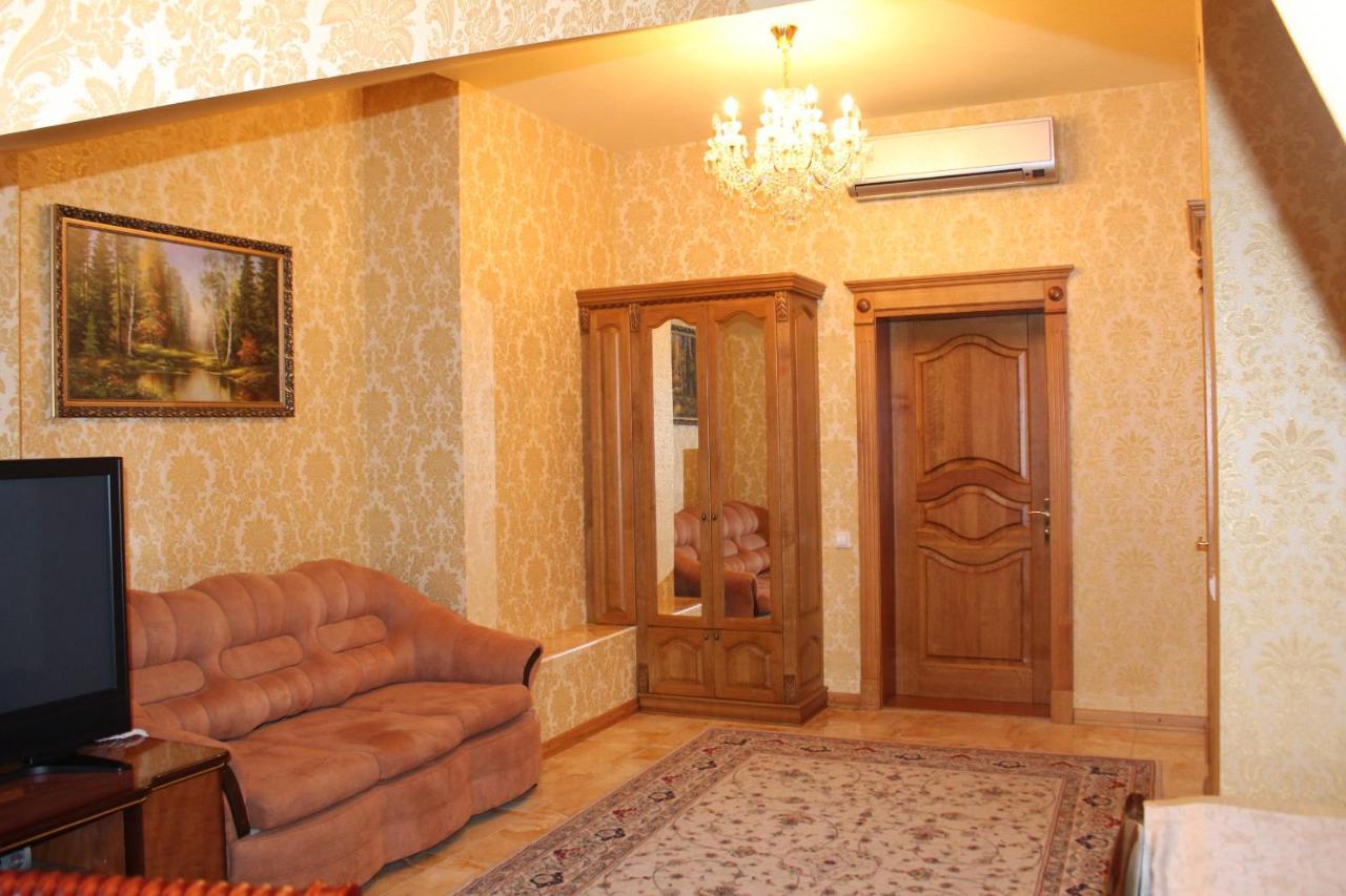 Ceasar Hotel Mykolajiv Buitenkant foto