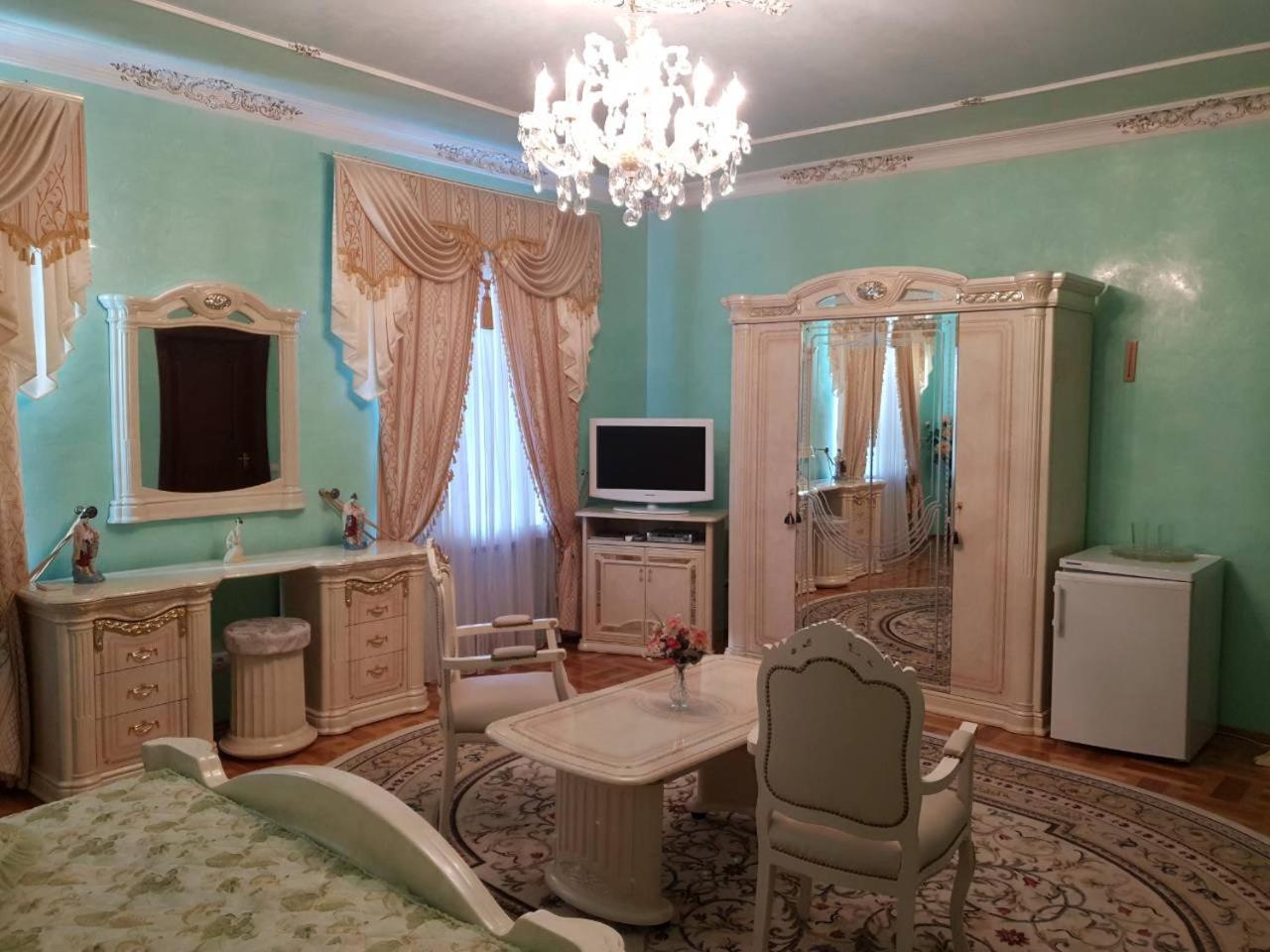 Ceasar Hotel Mykolajiv Buitenkant foto