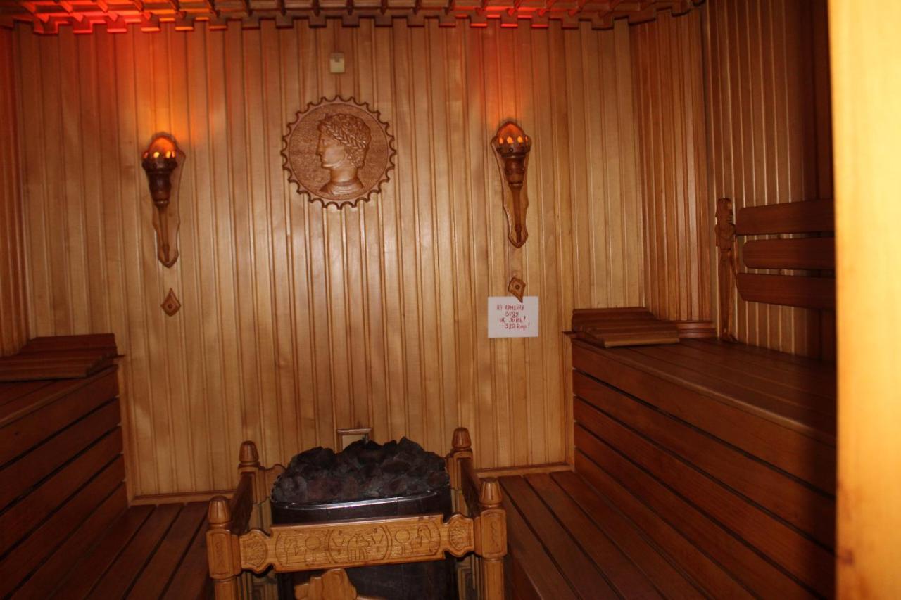 Ceasar Hotel Mykolajiv Buitenkant foto