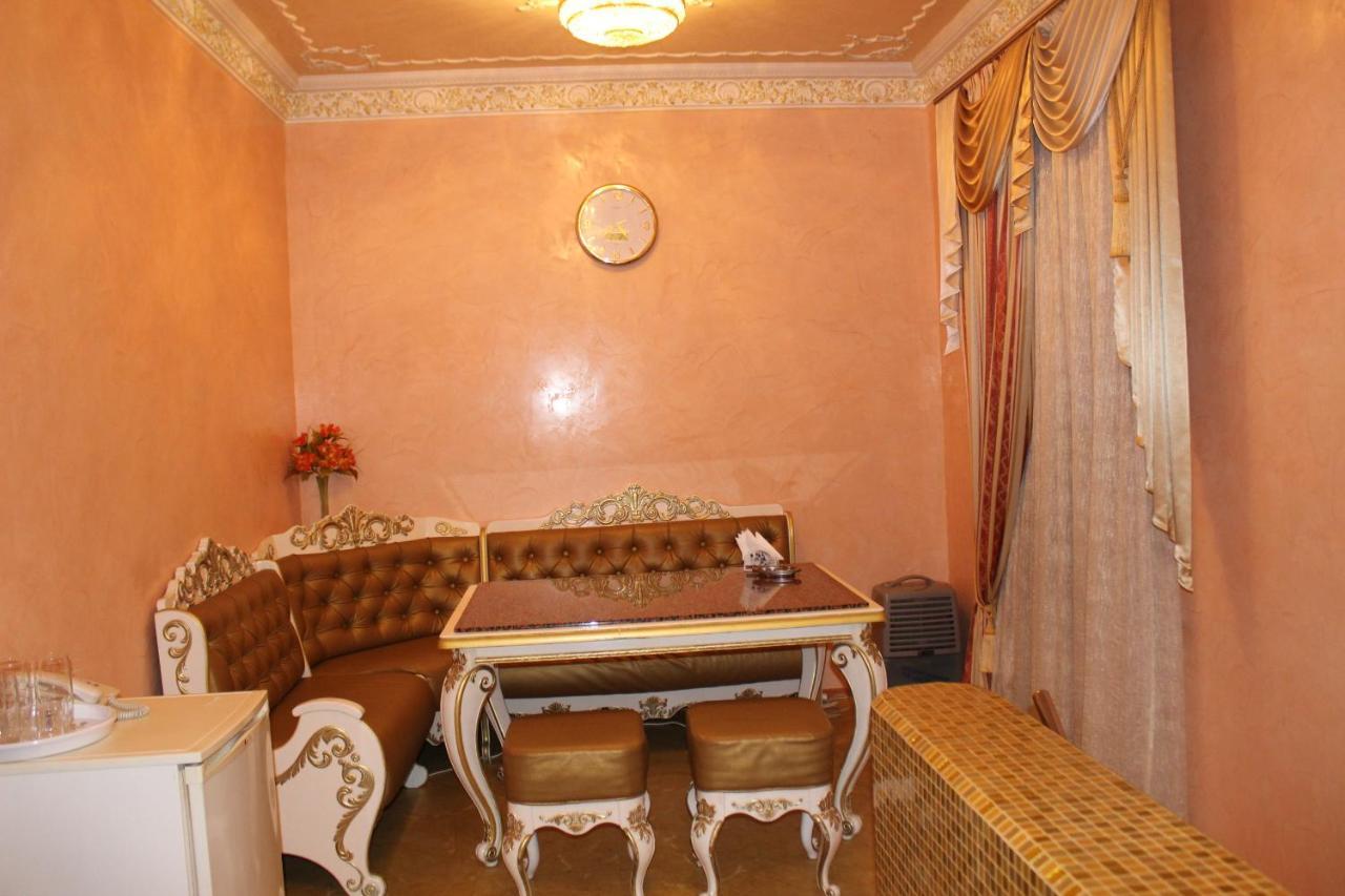 Ceasar Hotel Mykolajiv Buitenkant foto