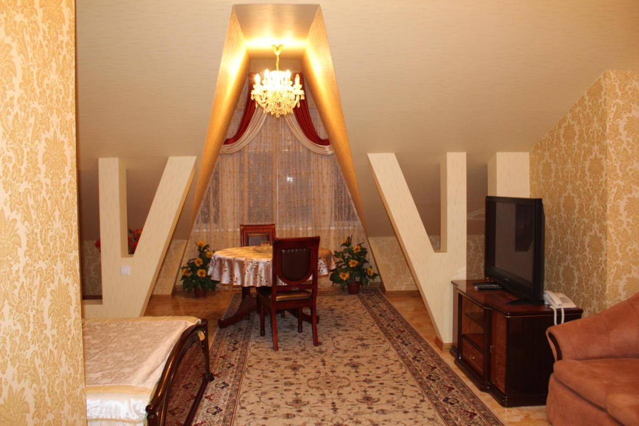Ceasar Hotel Mykolajiv Buitenkant foto