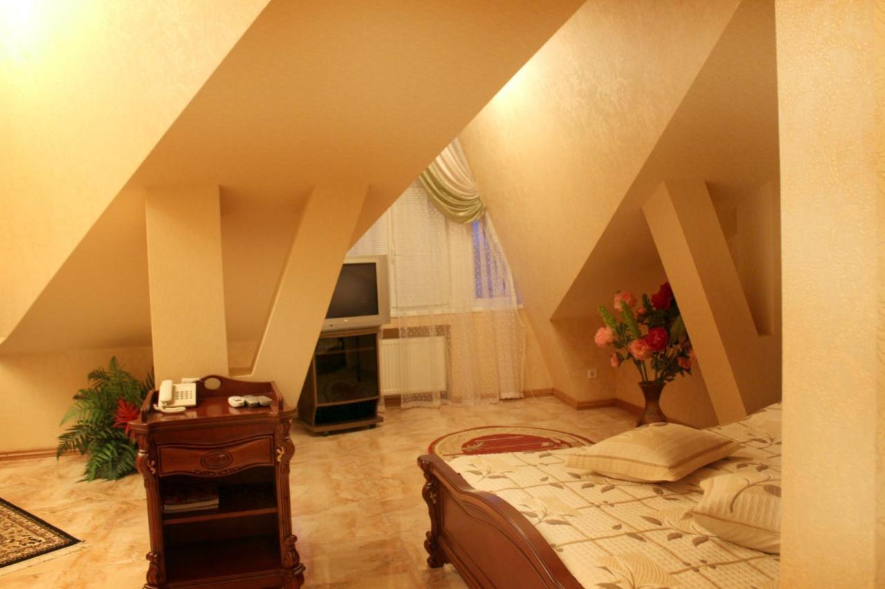 Ceasar Hotel Mykolajiv Buitenkant foto