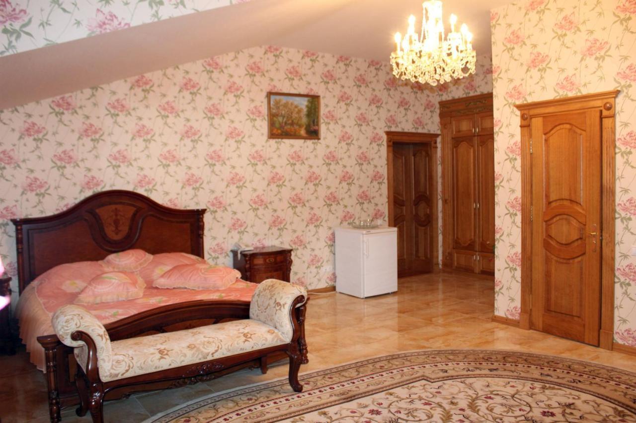 Ceasar Hotel Mykolajiv Buitenkant foto