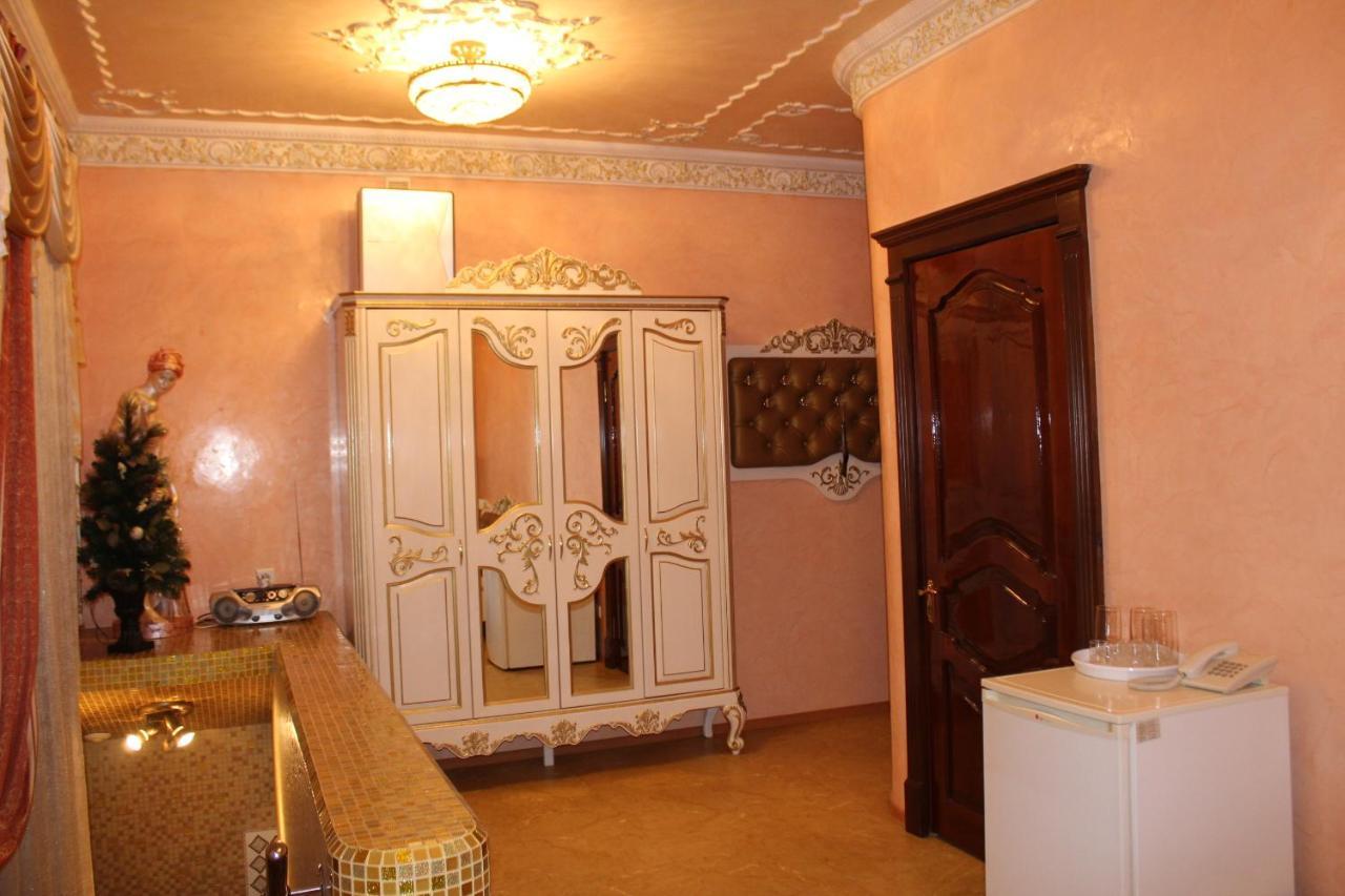 Ceasar Hotel Mykolajiv Buitenkant foto