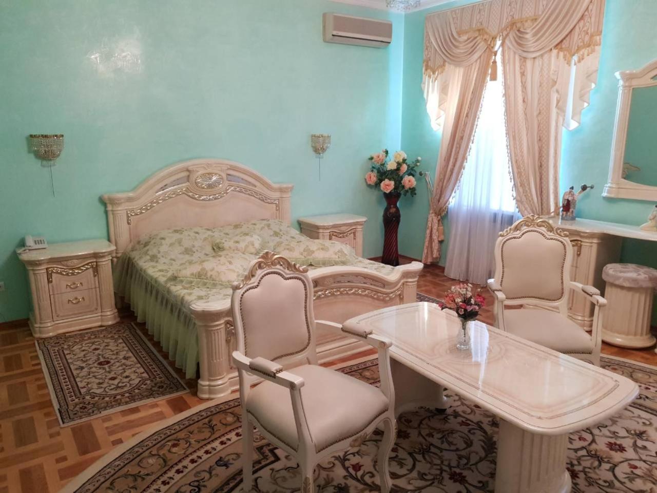 Ceasar Hotel Mykolajiv Buitenkant foto