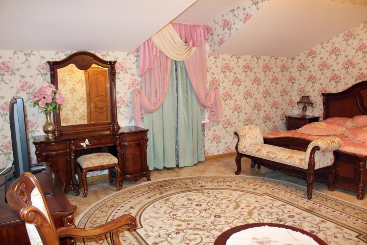 Ceasar Hotel Mykolajiv Buitenkant foto
