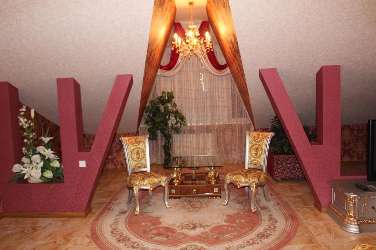 Ceasar Hotel Mykolajiv Buitenkant foto