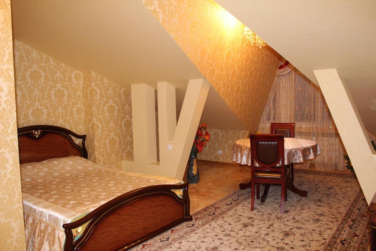 Ceasar Hotel Mykolajiv Buitenkant foto