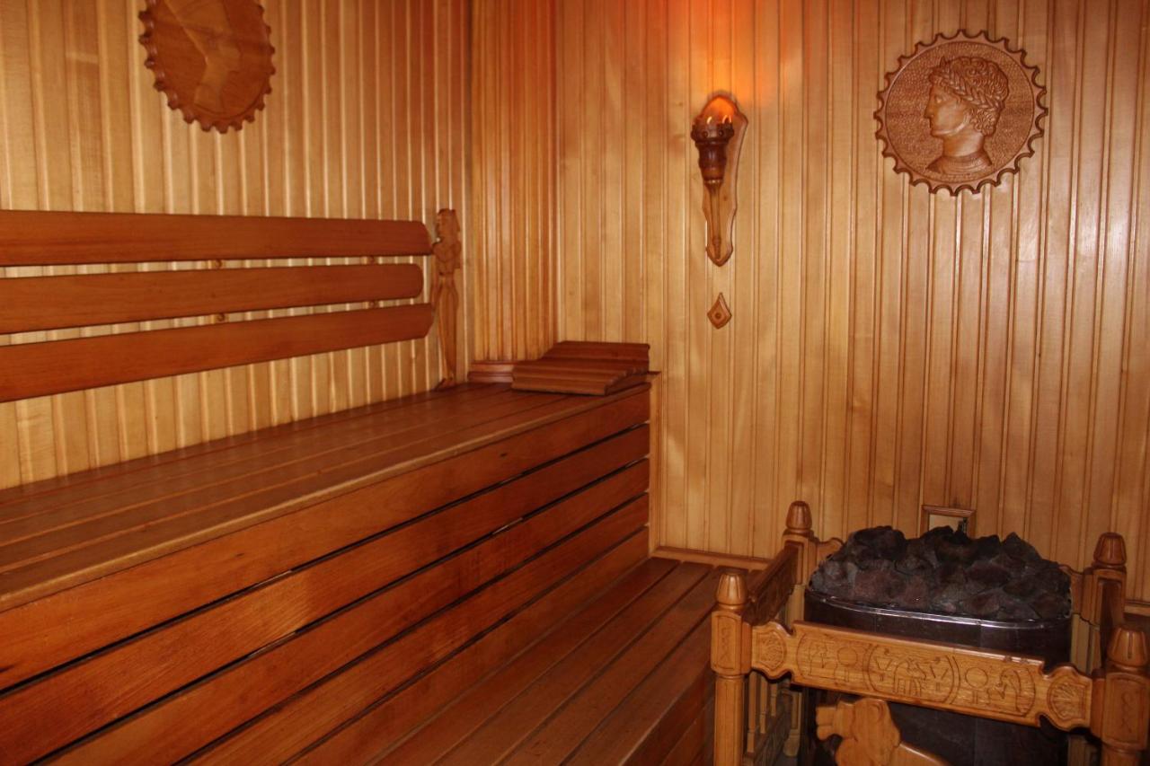 Ceasar Hotel Mykolajiv Buitenkant foto